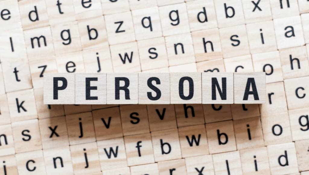 Tip about defining a clear target persona for B2B telemarketing campaigns.