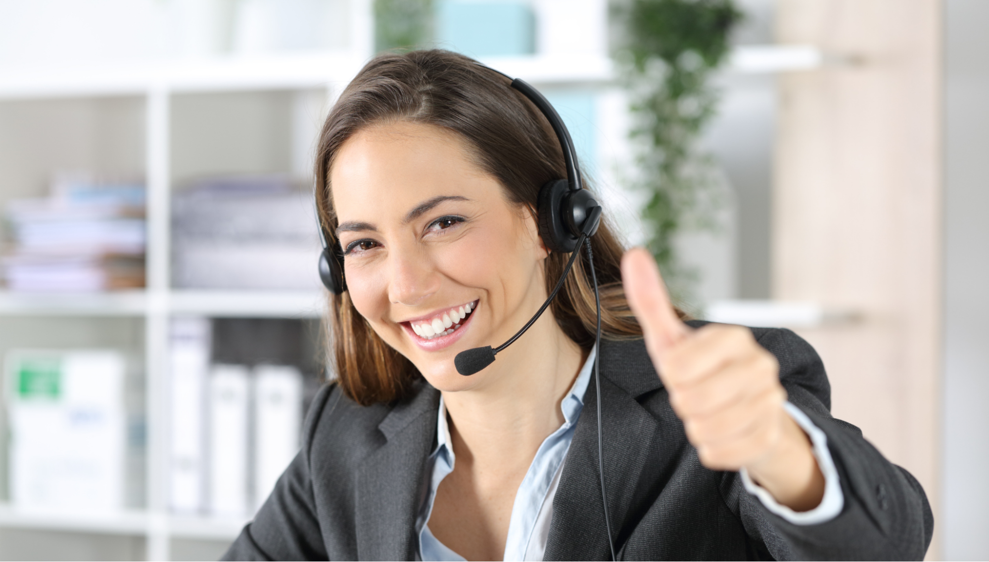 A woman giving thumbs up when to outsource live chat support for better efficiency.